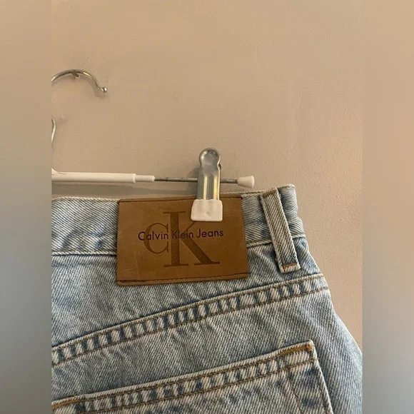 Vintage Calvin Klein Cut Off Denim Shorts Medium Wash - Picture 5 of 6